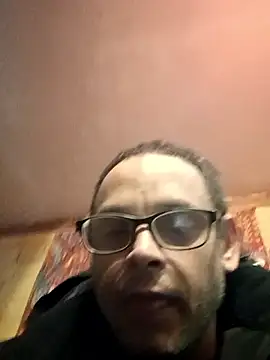 Snapshot of Buffshagswell chatting on 12/04/25, 11:52 Buffshagswell online show from 12/04/25, 11:52