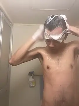 Snapshot of ryusei18570 chatting on 01/27/25, 02:24 ryusei18570 online show from 01/27/25, 02:24