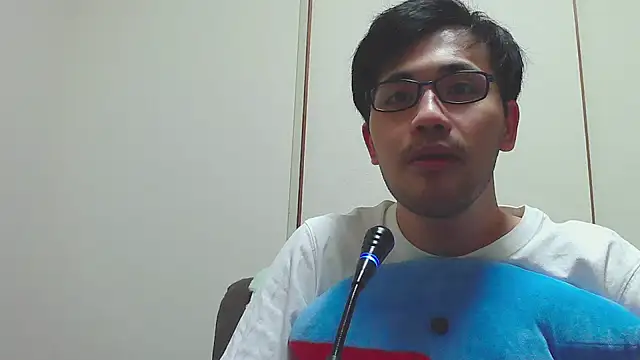 Snapshot of ryusei18570 chatting on 09/10/25, 01:55 ryusei18570 online show from 09/10/25, 01:55