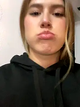 Jimena White  online show from 10/15/25, 05:07