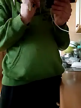 Snapshot of Wishes813 chatting on 03/01/26, 02:08 Wishes813 online show from 03/01/26, 02:08