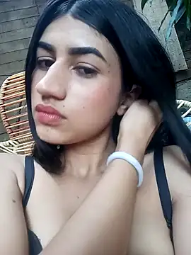 Snapshot of Julix_A chatting on 01/19/25, 06:32 Julix A online show from 01/19/25, 06:32