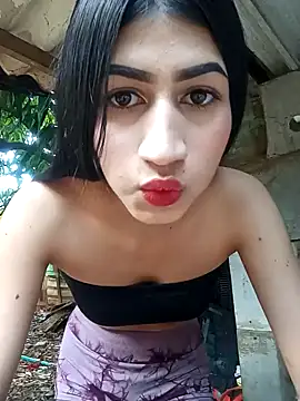 Snapshot of Julix_A chatting on 01/21/25, 04:48 Julix A online show from 01/21/25, 04:48