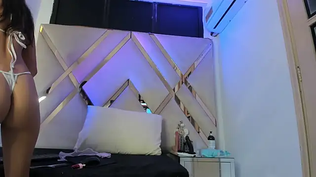 Snapshot of ninaht chatting on 01/26/25, 01:31 ninaht online show from 01/26/25, 01:31