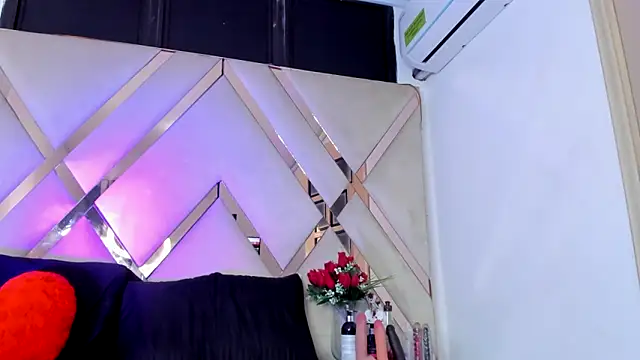 Snapshot of ninaht chatting on 02/22/25, 09:04 ninaht online show from 02/22/25, 09:04