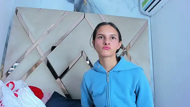 Snapshot of ninaht chatting on 09/08/25, 09:03 ninaht online show from 09/08/25, 09:03