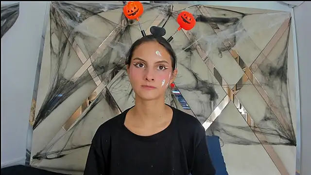 Snapshot of ninaht chatting on 10/24/25, 08:49 ninaht online show from 10/24/25, 08:49