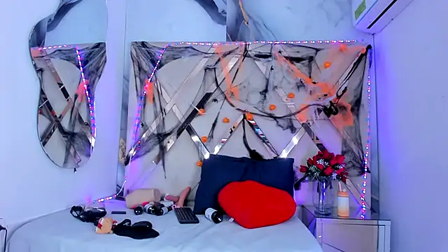 Snapshot of ninaht chatting on 10/28/25, 08:44 ninaht online show from 10/28/25, 08:44