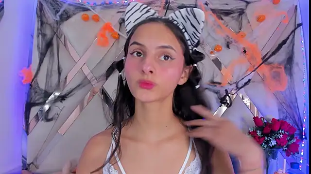 Snapshot of ninaht chatting on 10/29/25, 08:43 ninaht online show from 10/29/25, 08:43