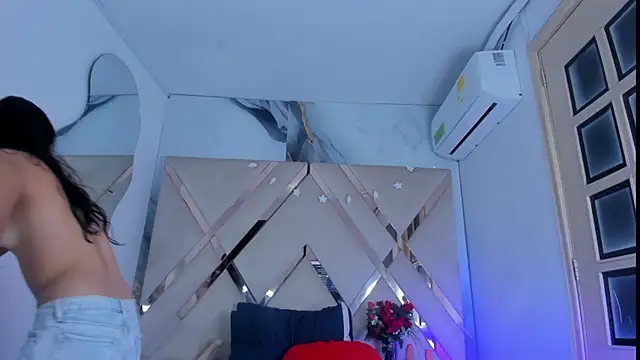 Snapshot of ninaht chatting on 11/02/25, 08:44 ninaht online show from 11/02/25, 08:44