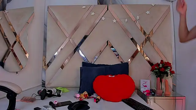 Snapshot of ninaht chatting on 11/12/25, 08:52 ninaht online show from 11/12/25, 08:52