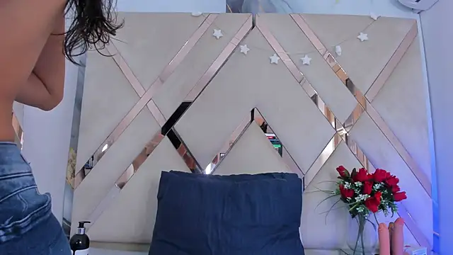 Snapshot of ninaht chatting on 11/17/25, 08:25 ninaht online show from 11/17/25, 08:25