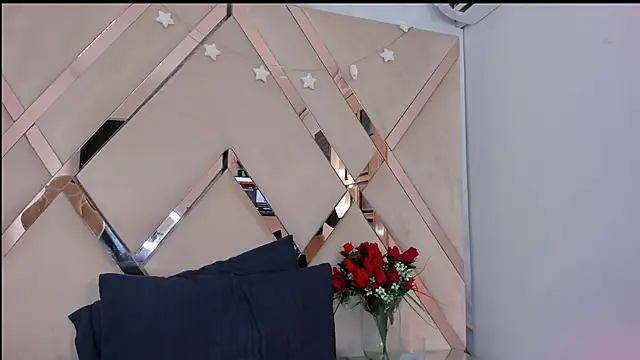 Snapshot of ninaht chatting on 11/21/25, 08:40 ninaht online show from 11/21/25, 08:40