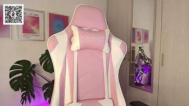 Snapshot of Liujunne2 chatting on 09/10/25, 11:49 Liujunne2 online show from 09/10/25, 11:49