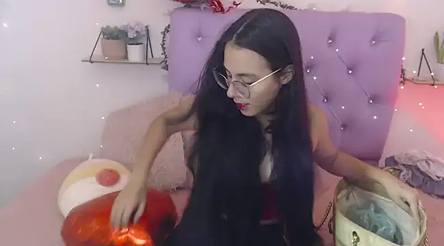 Snapshot of Freyja_01 chatting on 02/14/25, 10:36 Freyja 01 online show from 02/14/25, 10:36