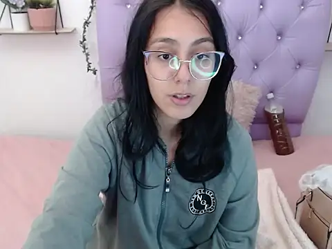 Snapshot of Freyja_01 chatting on 10/18/25, 12:02 Freyja 01 online show from 10/18/25, 12:02