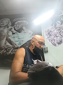 Snapshot of exmilitary chatting on 11/20/25, 12:22 exmilitary online show from 11/20/25, 12:22