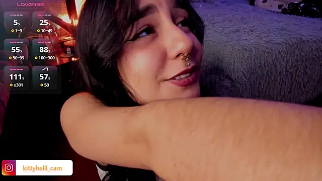 Snapshot of Alice_woodville chatting on 03/05/25, 02:45 Alice woodville online show from 03/05/25, 02:45