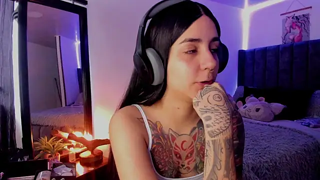 Snapshot of Alice_woodville chatting on 03/21/25, 04:51 Alice woodville online show from 03/21/25, 04:51