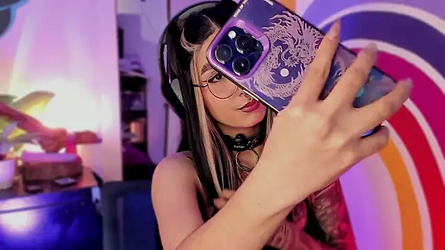 Snapshot of Alice_woodville chatting on 09/12/25, 09:04 Alice woodville online show from 09/12/25, 09:04