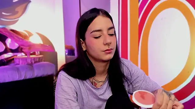 Snapshot of Alice_woodville chatting on 09/18/25, 03:14 Alice woodville online show from 09/18/25, 03:14