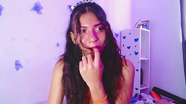 Snapshot of Carlacutte chatting on 12/02/24, 12:18 Carlacutte online show from 12/02/24, 12:18