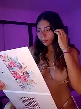 Snapshot of Carlacutte chatting on 02/04/25, 02:39 Carlacutte online show from 02/04/25, 02:39