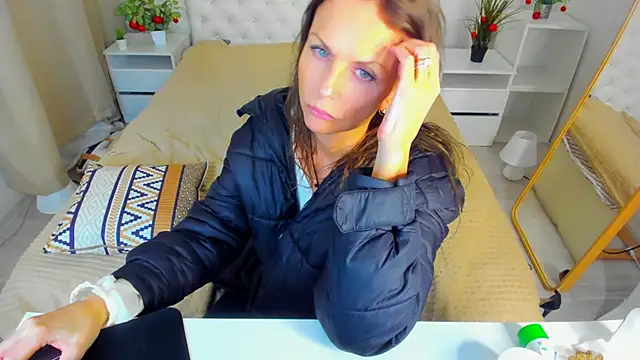 Snapshot of Elizabe_th chatting on 12/15/24, 05:02 Elizabe th online show from 12/15/24, 05:02