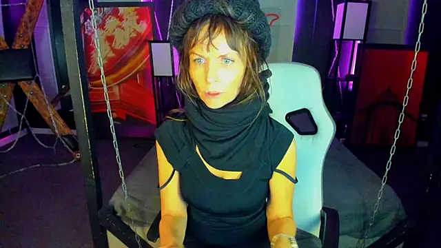 Snapshot of Elizabe_th chatting on 01/19/25, 11:53 Elizabe th online show from 01/19/25, 11:53