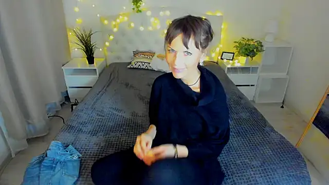 Snapshot of Elizabe_th chatting on 01/21/25, 09:46 Elizabe th online show from 01/21/25, 09:46