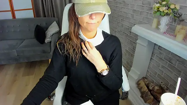 Snapshot of Elizabe_th chatting on 01/25/25, 08:42 Elizabe th online show from 01/25/25, 08:42