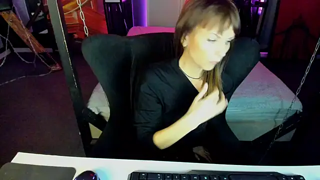 Snapshot of Elizabe_th chatting on 02/01/25, 09:19 Elizabe th online show from 02/01/25, 09:19