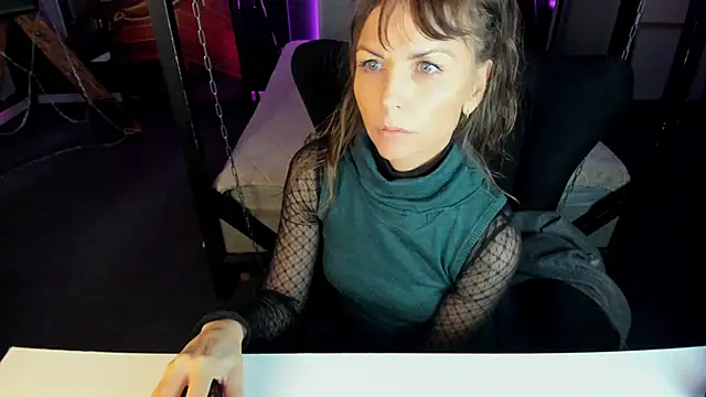 Snapshot of Elizabe_th chatting on 02/09/25, 09:17 Elizabe th online show from 02/09/25, 09:17