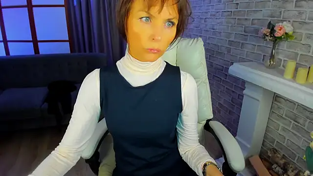 Snapshot of Elizabe_th chatting on 02/13/25, 10:22 Elizabe th online show from 02/13/25, 10:22