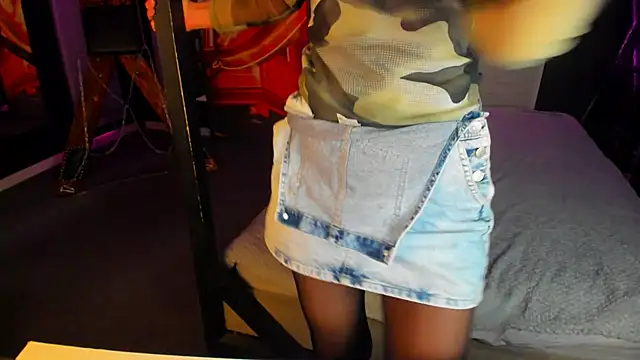 Snapshot of Elizabe_th chatting on 02/17/25, 09:19 Elizabe th online show from 02/17/25, 09:19