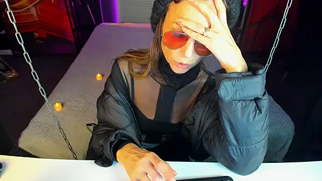 Snapshot of Elizabe_th chatting on 02/18/25, 12:26 Elizabe th online show from 02/18/25, 12:26