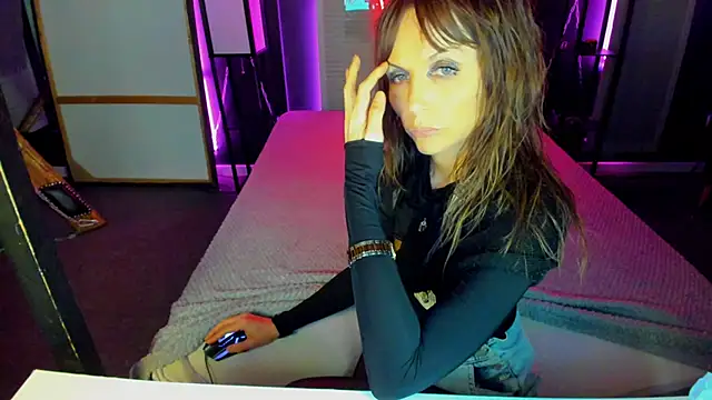 Snapshot of Elizabe_th chatting on 02/18/25, 04:26 Elizabe th online show from 02/18/25, 04:26