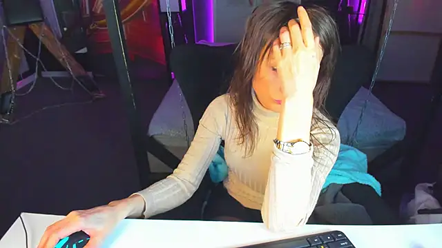 Snapshot of Elizabe_th chatting on 03/06/25, 05:11 Elizabe th online show from 03/06/25, 05:11