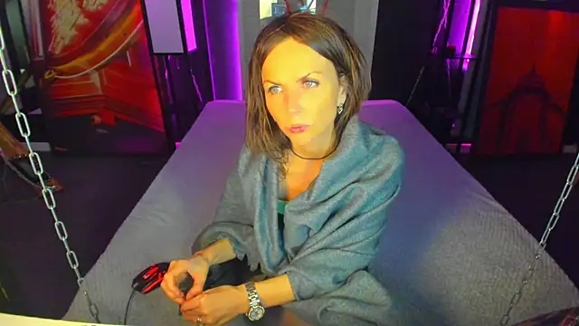 Snapshot of Elizabe_th chatting on 03/10/25, 10:04 Elizabe th online show from 03/10/25, 10:04