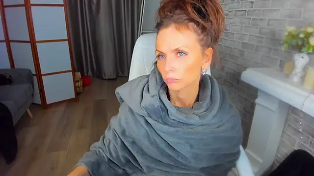 Snapshot of Elizabe_th chatting on 03/12/25, 04:19 Elizabe th online show from 03/12/25, 04:19