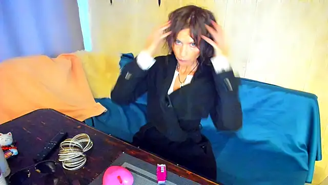 Snapshot of Elizabe_th chatting on 06/24/26, 01:37 Elizabe th online show from 06/24/26, 01:37