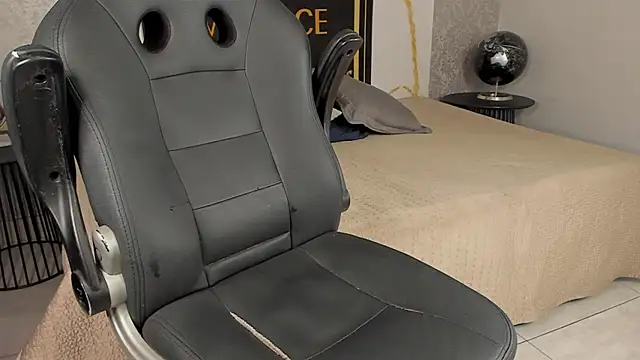 Desmon Clark online show from 02/01/25, 01:55