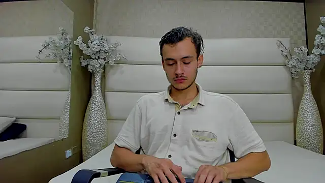 Desmon Clark online show from 02/06/25, 05:46