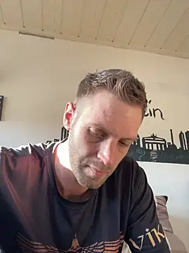 Snapshot of privat-official chatting on 03/04/25, 03:04 privat-official online show from 03/04/25, 03:04