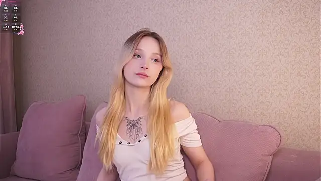 Snapshot of Naughty__Couplles chatting on 09/20/25, 03:29 Naughty Couplles online show from 09/20/25, 03:29