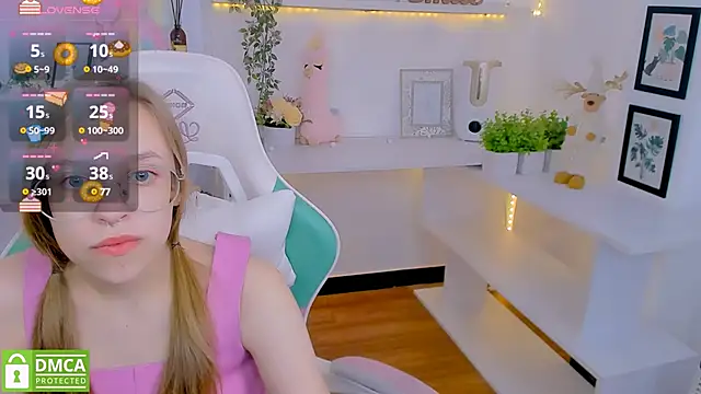 LayriantaVee online show from 02/10/25, 07:04