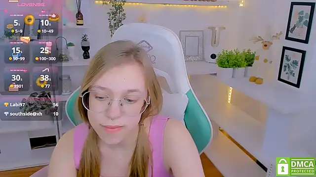 LayriantaVee online show from 02/10/25, 01:11