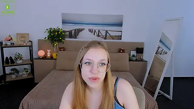 LayriantaVee online show from 03/06/25, 07:03