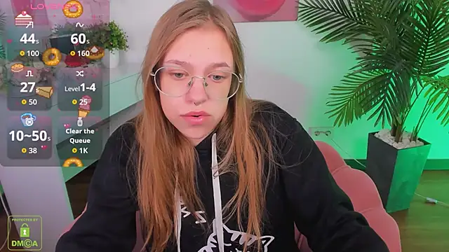 LayriantaVee online show from 10/08/25, 06:22