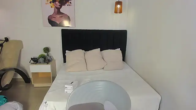 Scarlett  bell online show from 10/20/25, 01:11